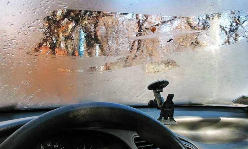 Что делать, если в машине потеет стекло