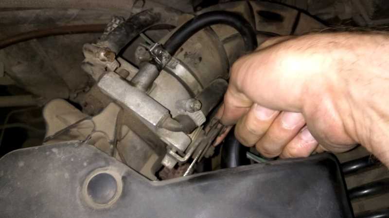 Почему случаются провалы в работе двигателя автомобиля при резком нажатии на педаль газа