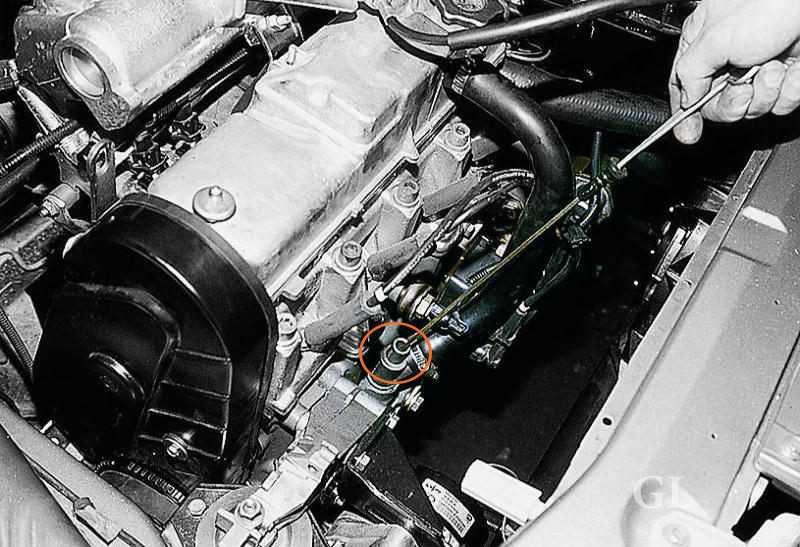 Особенности замены моторного масла в двигателе автомобиля | twokarburators.ru