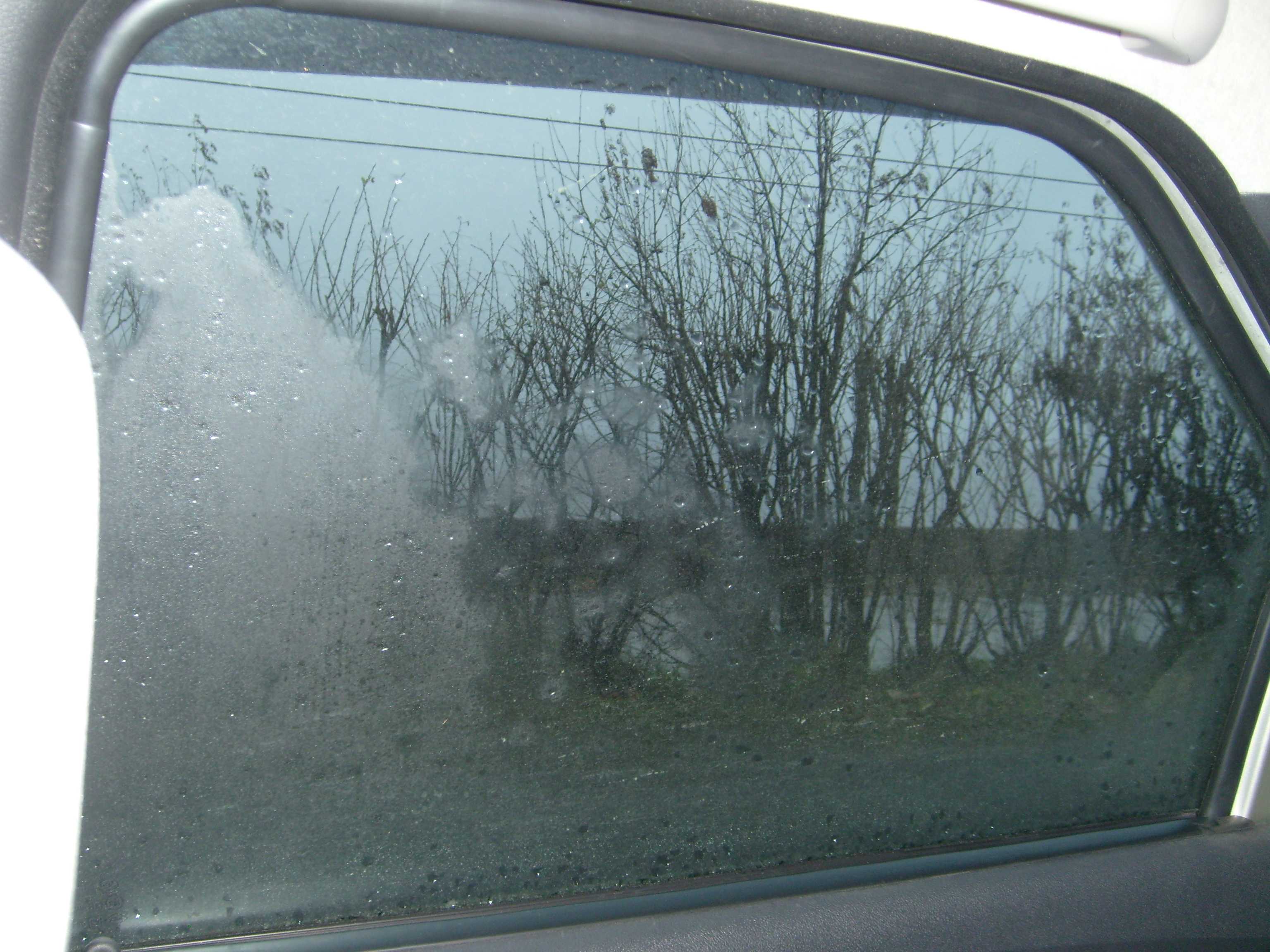 Запотевание стекол в автомобиле - основные причины, способы борьбы, что делать в дождь или мороз, народные средства, методы очистки