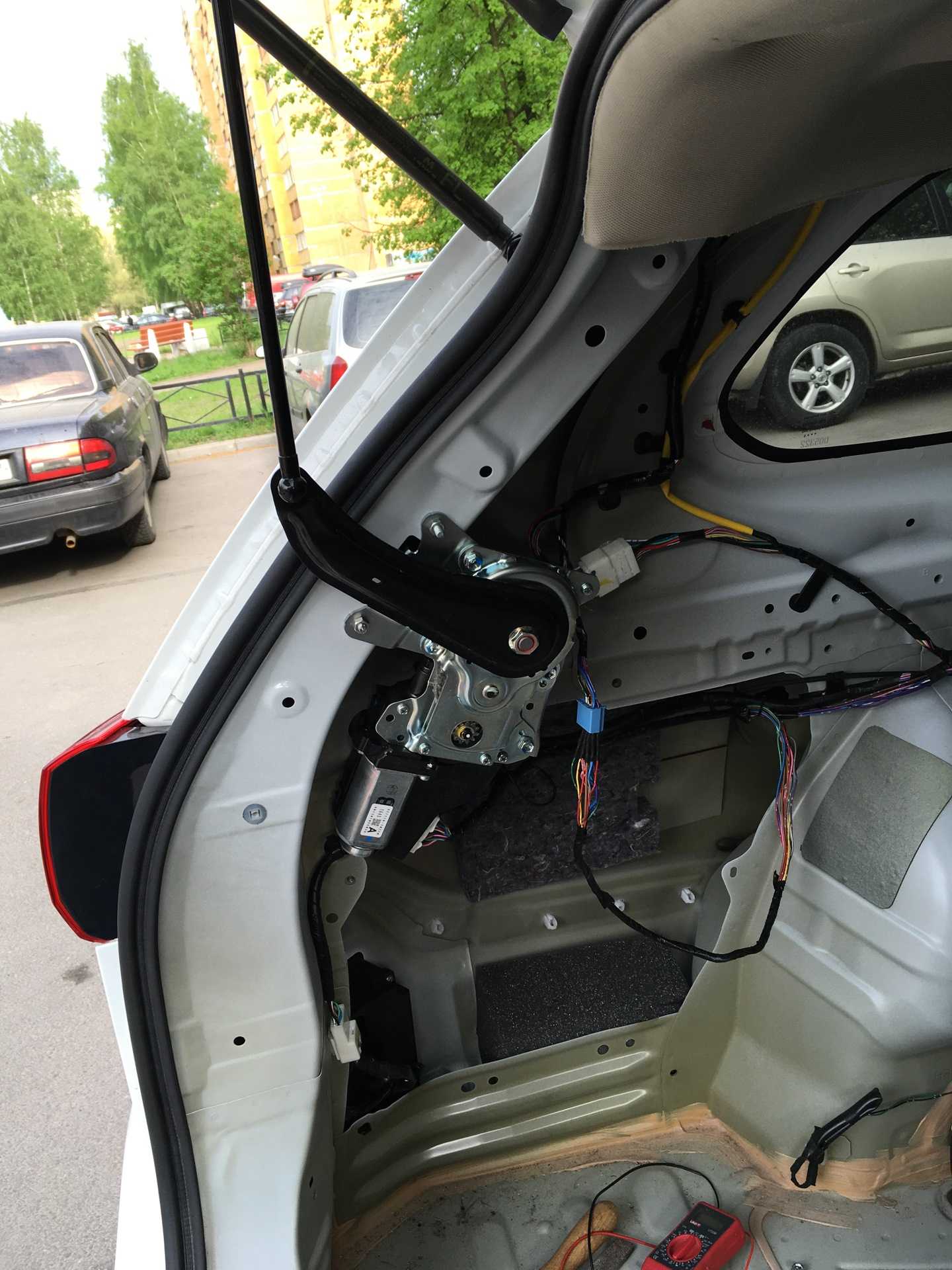 Электропривод замка багажника: особенности установки — auto-self.ru