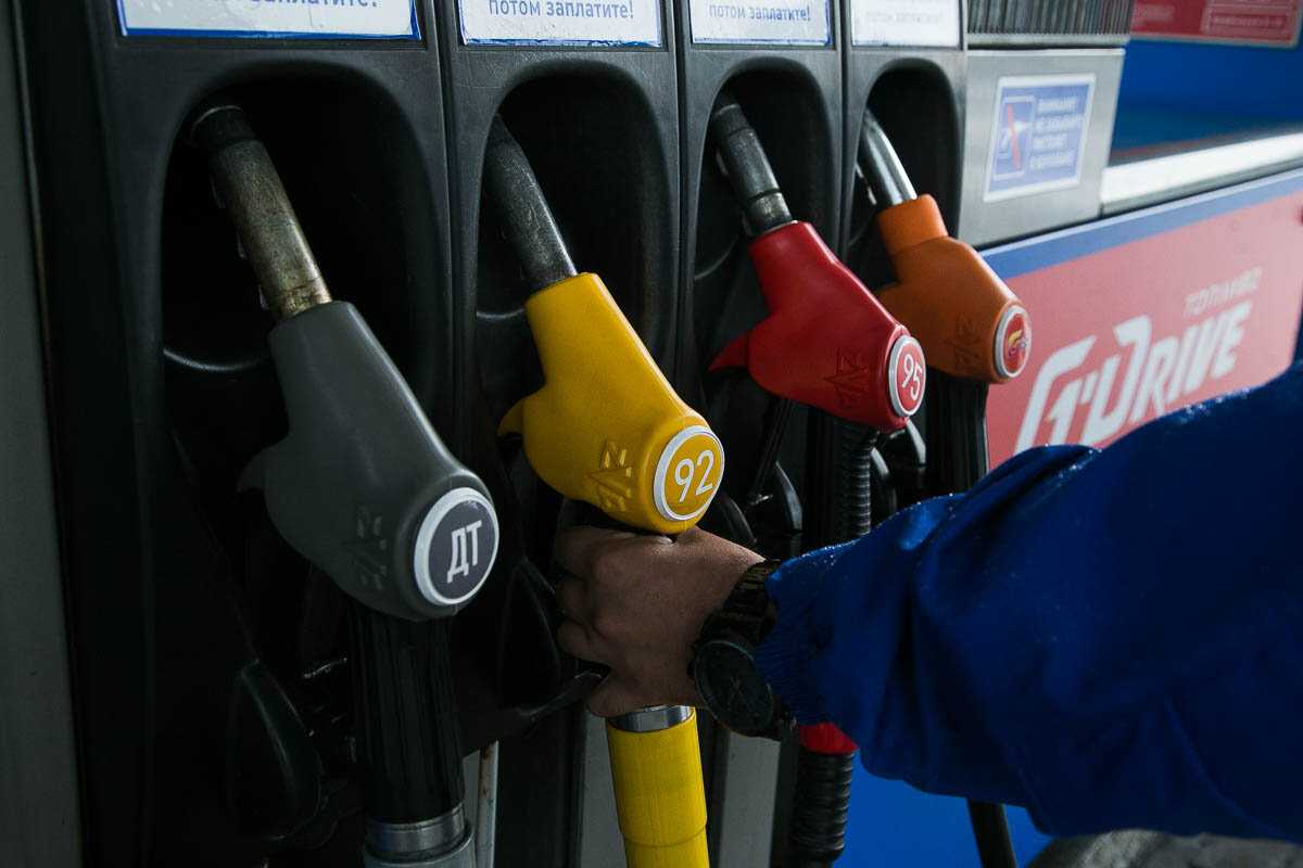 Каким бензином лучше заправляться - 92 или 95? советы от знающих людей