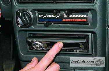 Можно ли слушать музыку в незаведенной машине: как включить без акб